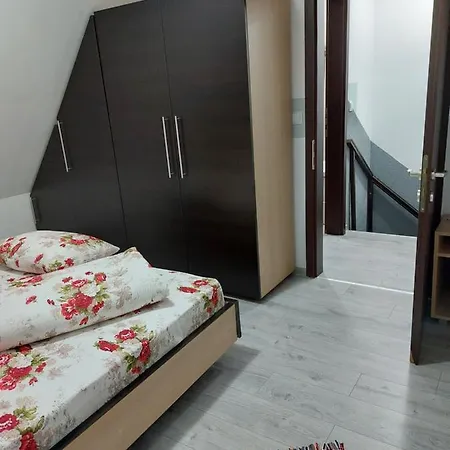 Laura House Apartment *