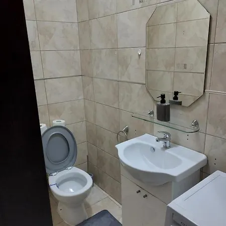Laura House Apartment *