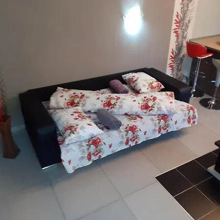 Laura House Apartment *