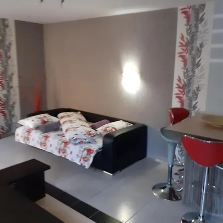 Laura House Apartment *